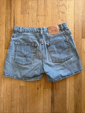 Levi's Girls Light Wash Blue Denim Shorts 11 JR Waist‎ 30”